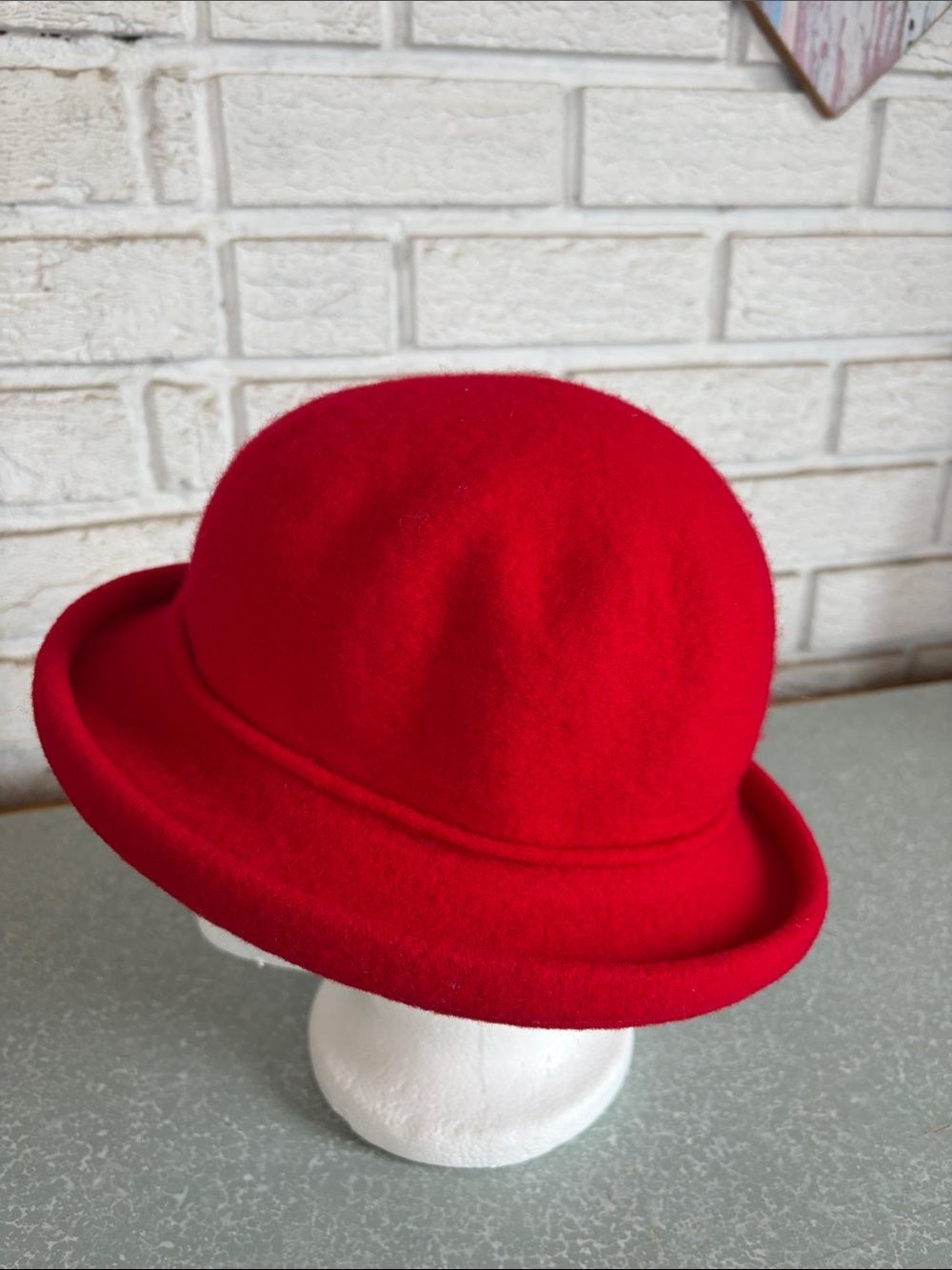 Red cloche hat - Picture 4 of 7